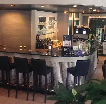 Campanile & Restaurant Arnhem - מלון 3*