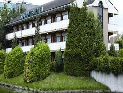 Campanile & Restaurant Arnhem - 호텔 제벤나르