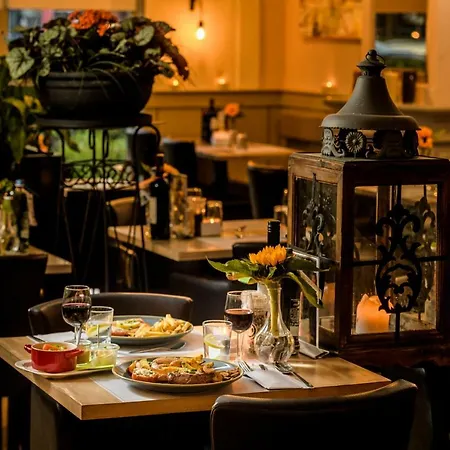 Campanile & Restaurant Arnhem - 제벤나르